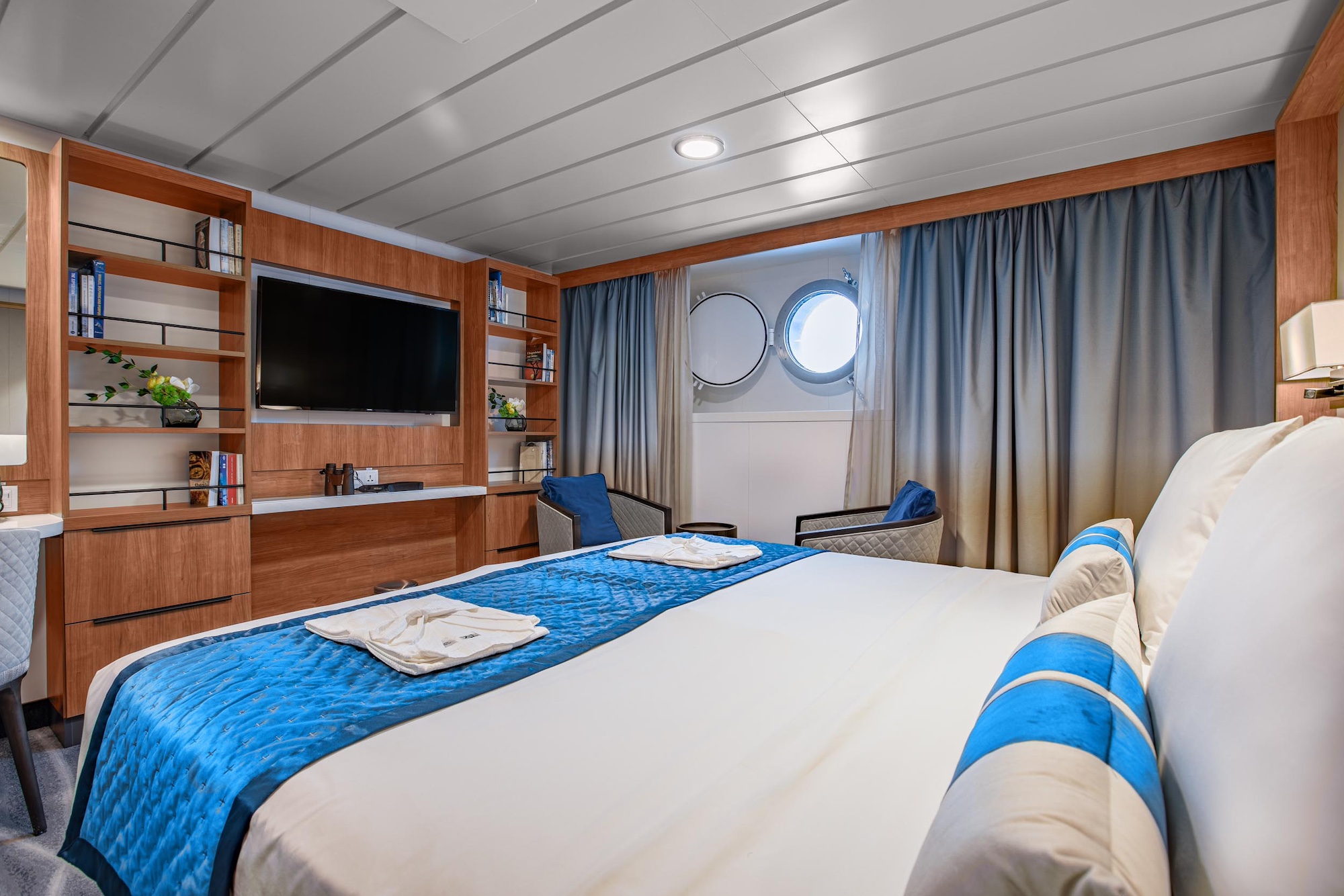 mv-ocean-victory-antarctica-cruise-ship-swoop-antarctica