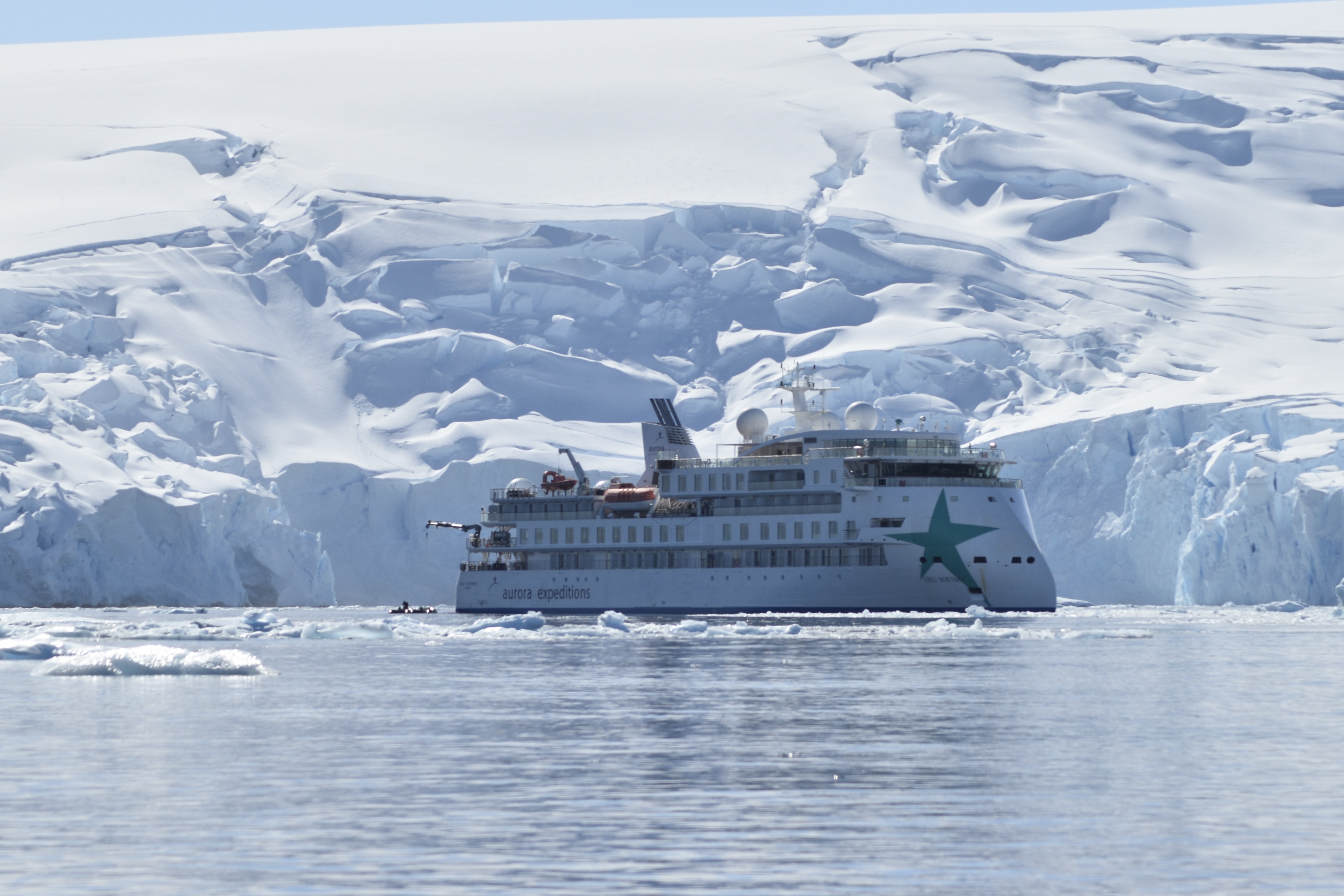 The Greg Mortimer in front of a Glacier, Curtis Bay