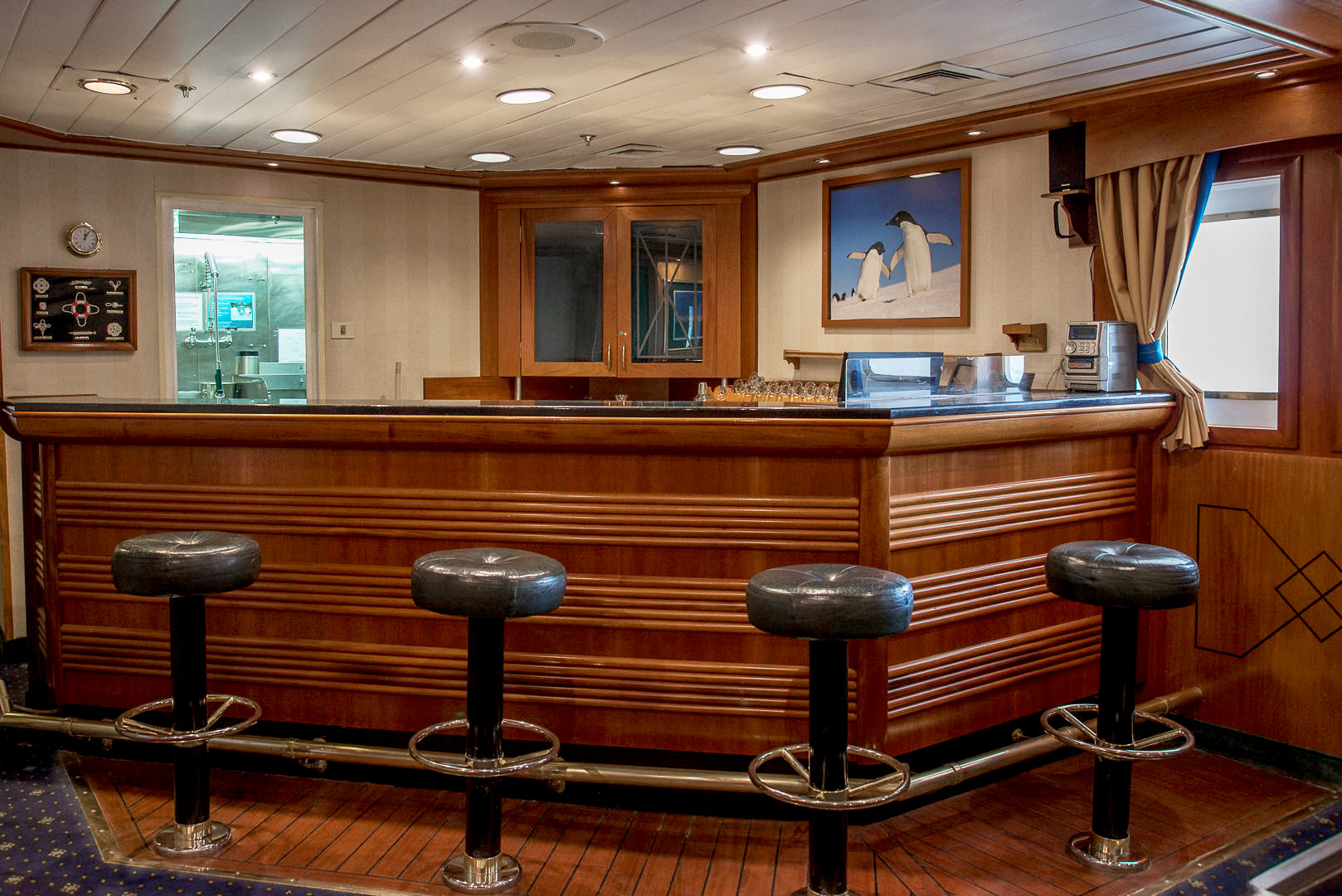 The Clipper Club Bar on the Expedition ship