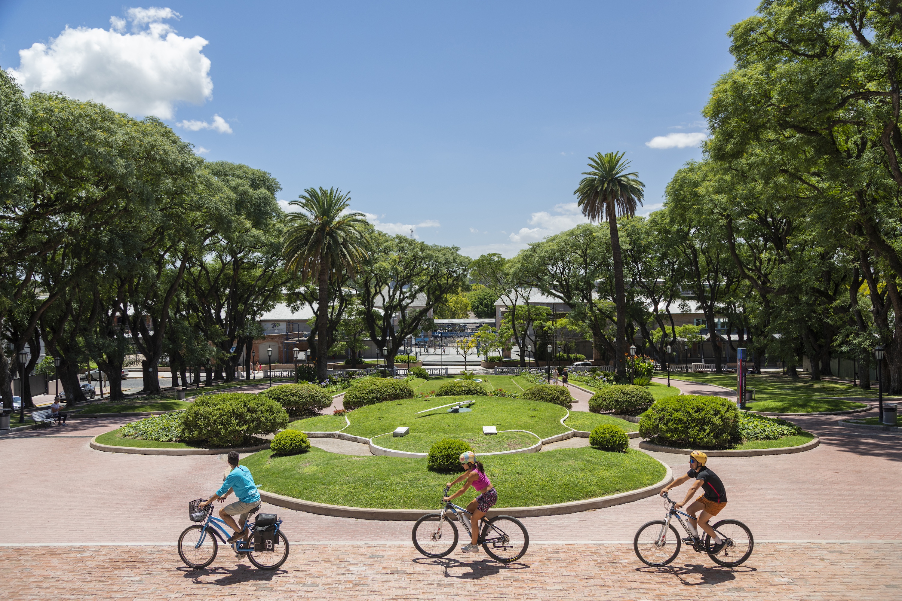Cycling in the sunshine, Buenos Aires