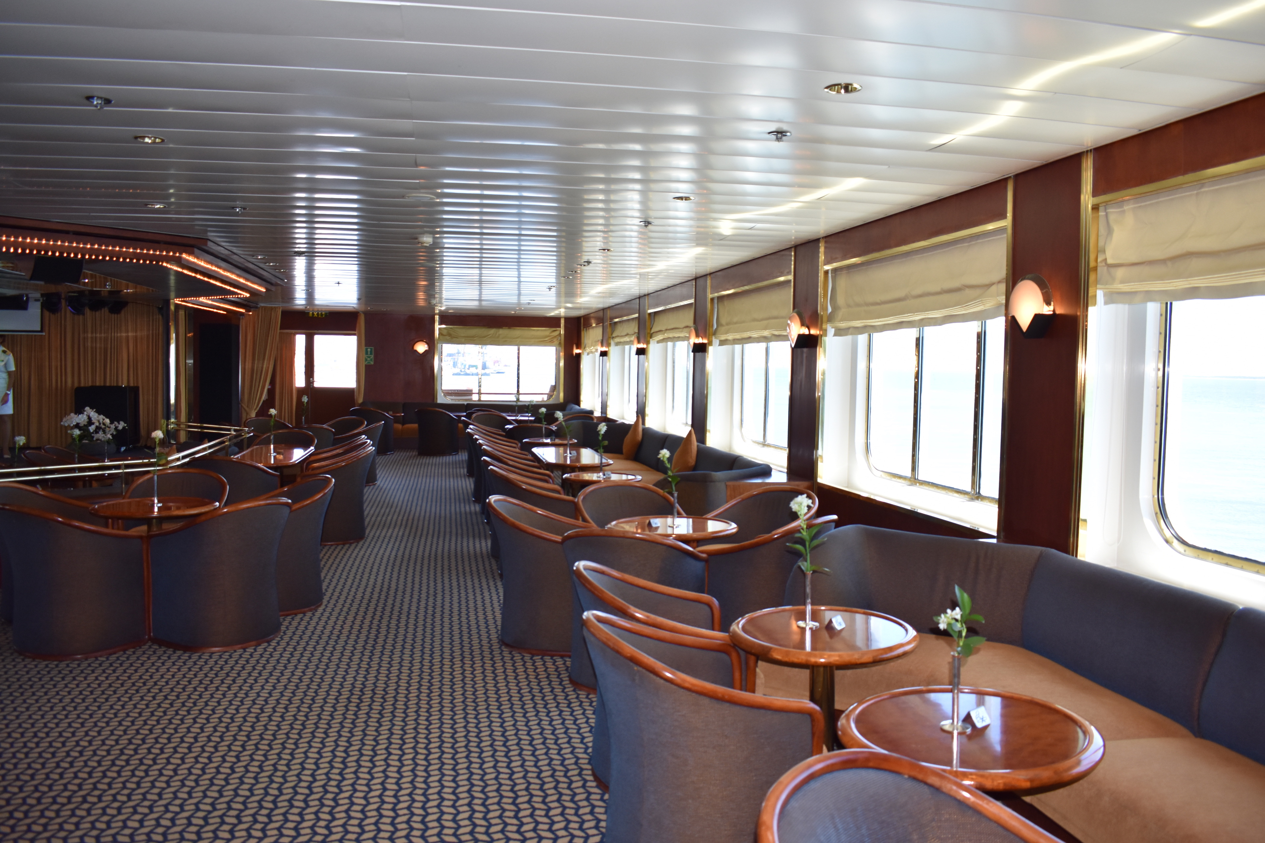 Aft-Observation-Lounge