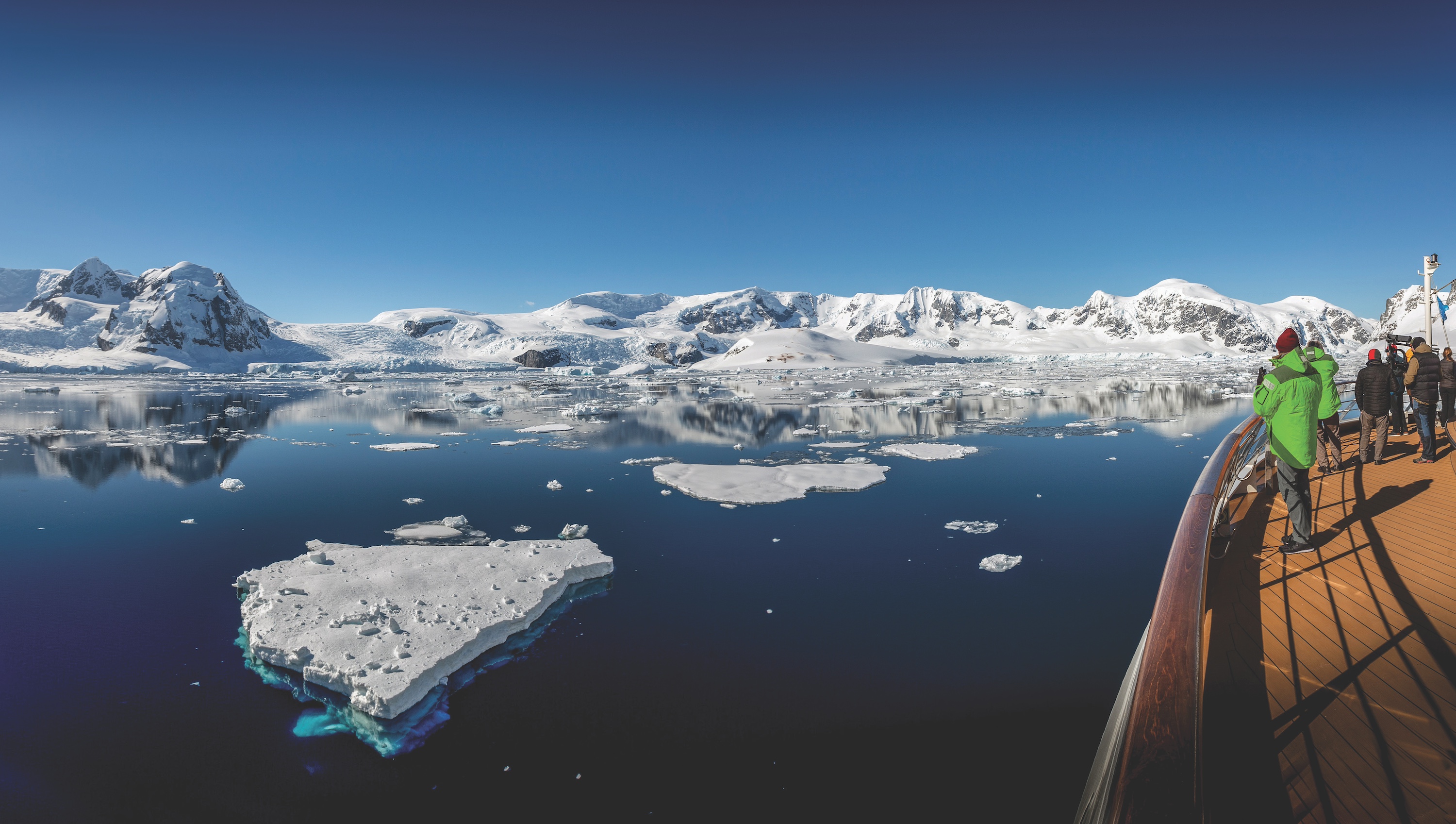 Observation deck on the World Voyager ship 