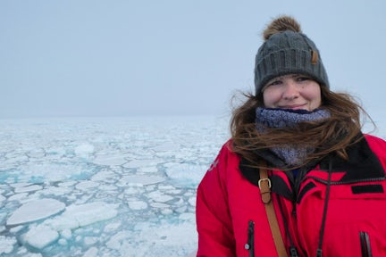 Lizzie at Swoop wth Antarctica backdrop
