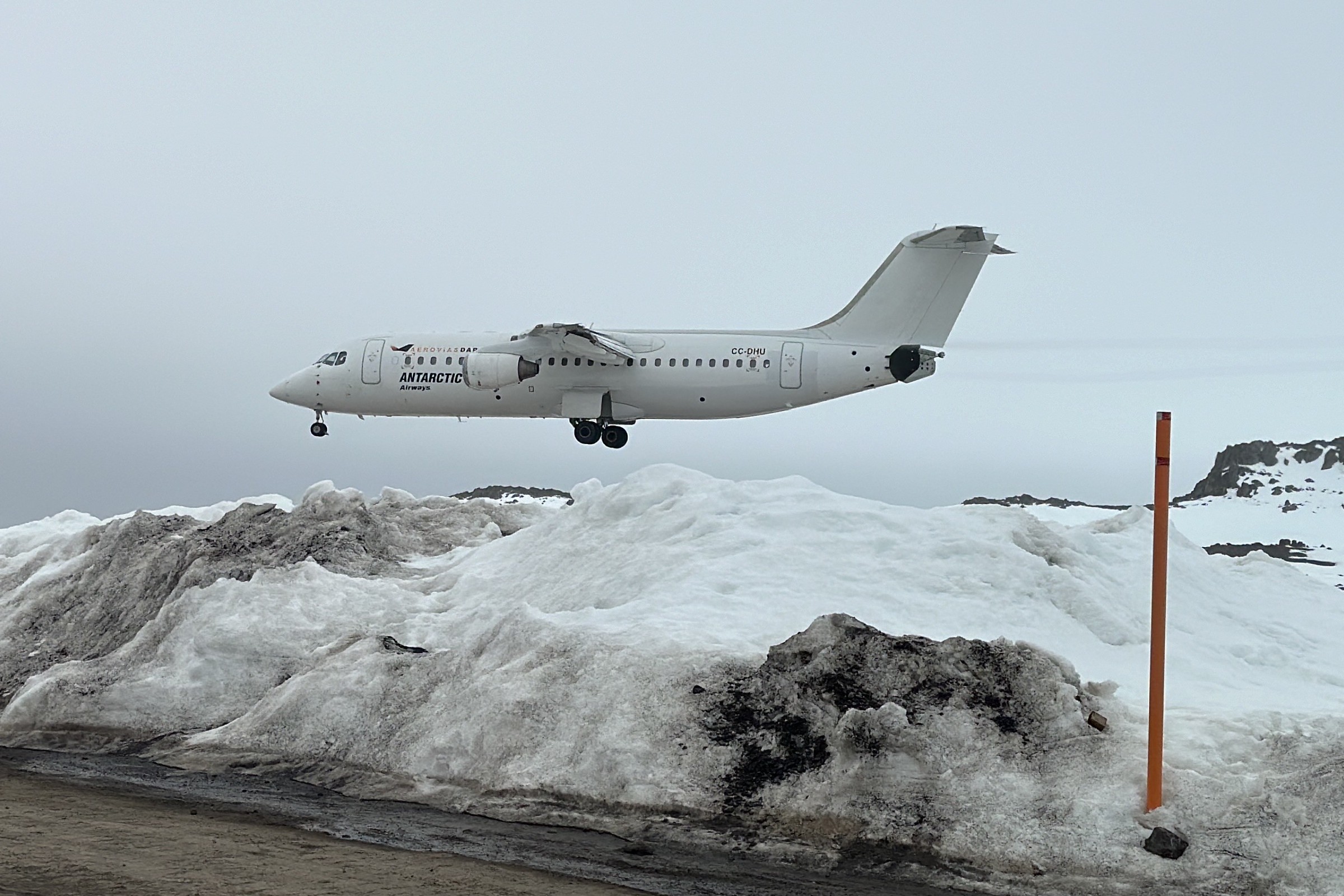Antarctic Airways airplane landing at King Georgia Island