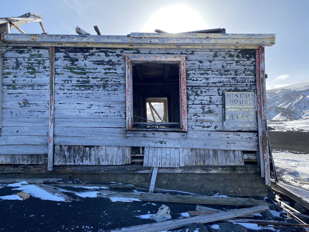 A decrepit wooden building in Antarctica 