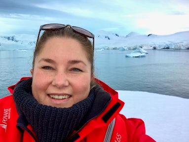 Swoop CX team member Kate Higgs takes a selfie in Antarctica