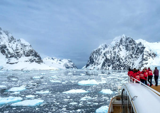 Cruising through the Lemaire Channel 