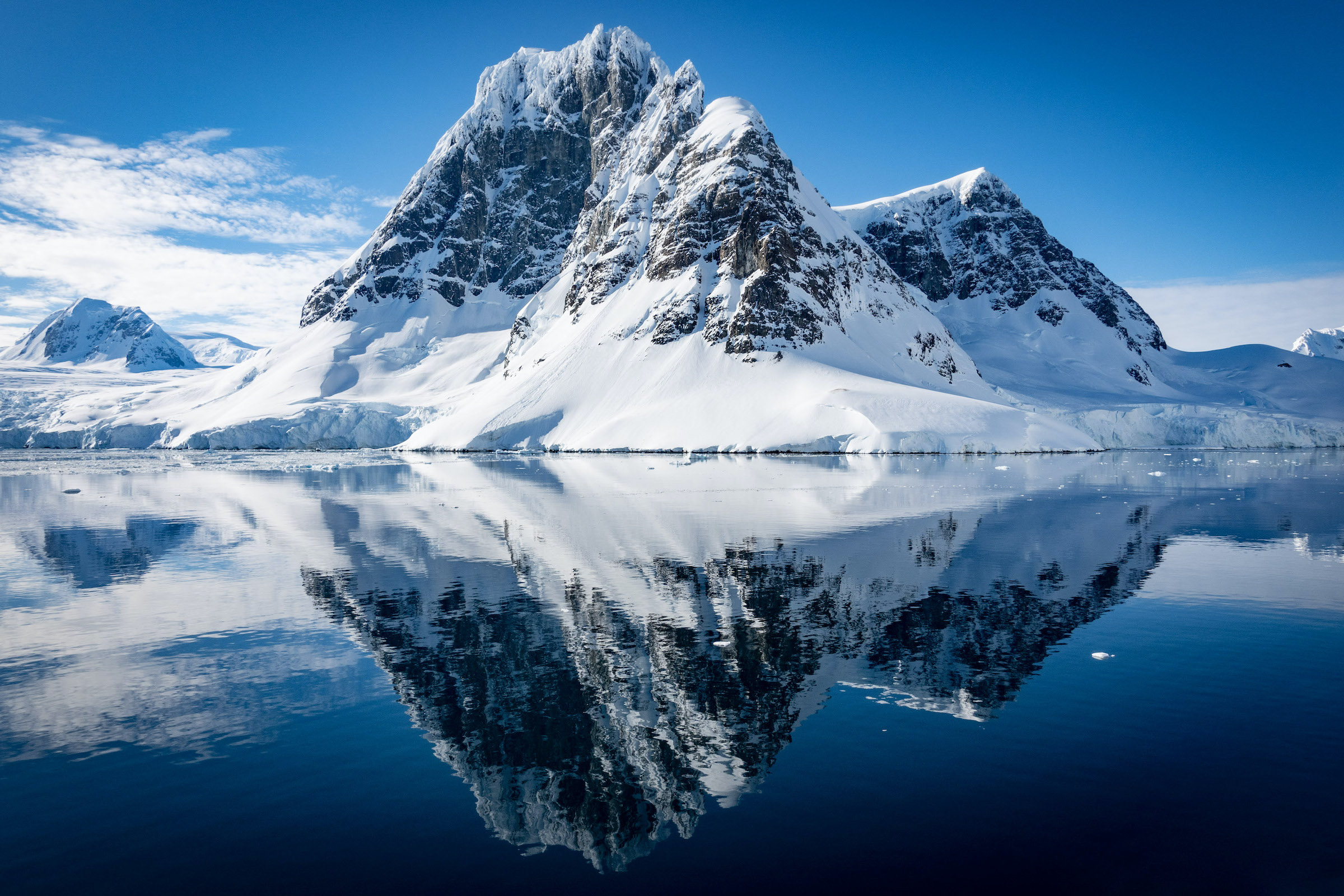 Reflections on the Lemaire Channel in the Antarctic Peninsula